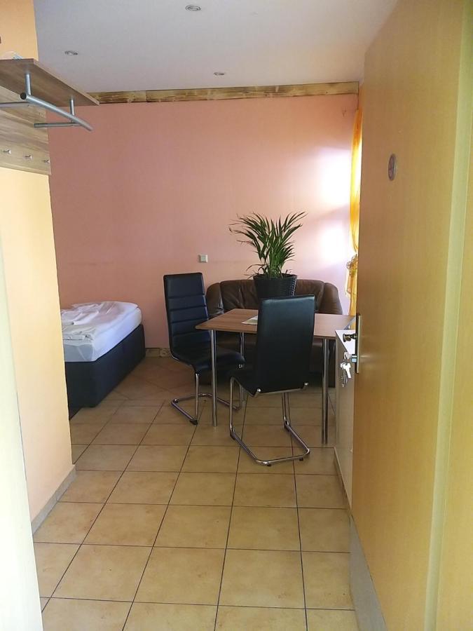 Pension Schlosswache-Zerbst ภายนอก รูปภาพ